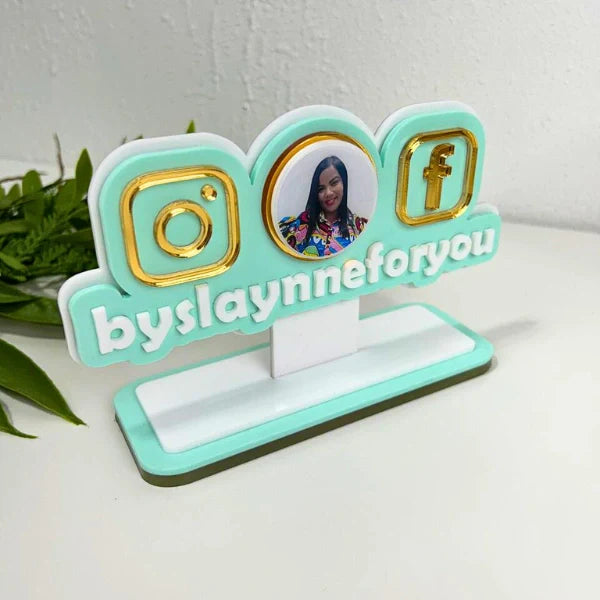 Stand Personalizado para Redes Sociales con Marca de Agua Desmontable